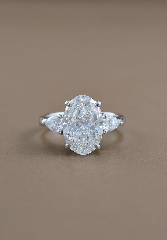 แหวนเพชรแลปทรงรี 3 เม็ด (Three Stone Oval) | Lab Grown Diamond พร้อมใบรับรอง IGI