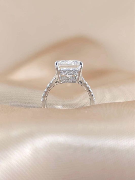 Side profile of Valencia Emerald Lab Grown Diamond Split Shank Pavé Engagement Ring with IGI Certified Diamond | Sphere Diamond Bangkok