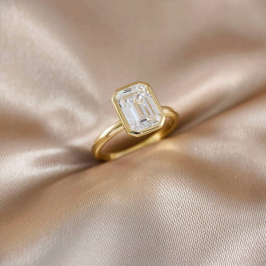 Emerald IGI Certified Lab Grown Diamond Bezel Engagement Ring Angle View | Sphere Diamond Bangkok