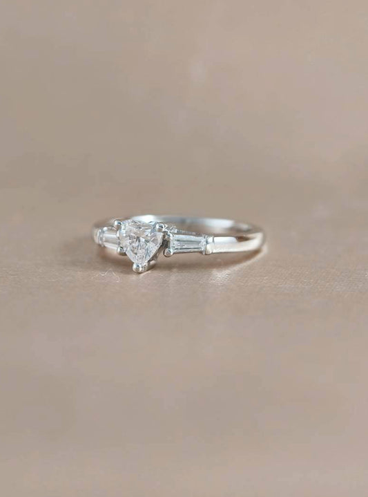 Étoile Amore Heart Shape Lab Grown Diamond Engagement Ring with Diamond Accent Band | Sphere Diamond Bangkok Thailand