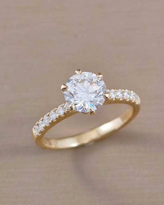 แหวนหมั้นเพชรแลปทรงกลม ก้านเพชร Pavé รุ่น Aria | IGI Certified