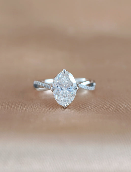 Étoile Fleur Tulip Lab Grown Diamond Engagement Ring| IGI Certified