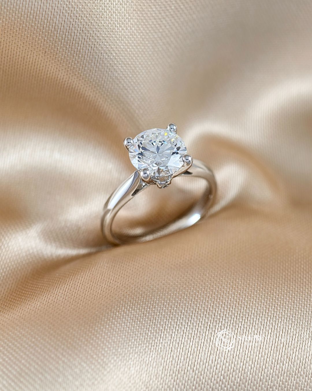 Luxury Round Lab Grown Diamond Solitaire Engagement Ring with Hidden Side Diamond and IGI Certified Diamond by Sphere Diamond Thailand