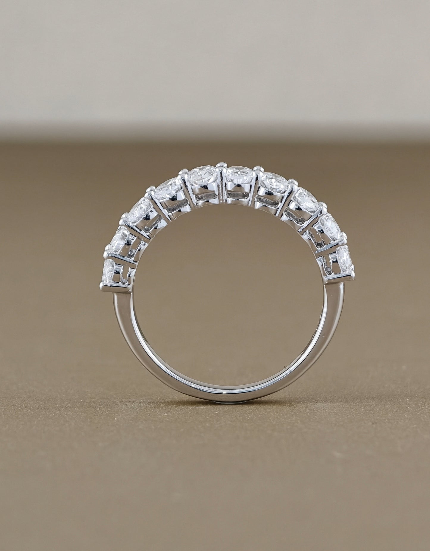 แหวนเพชรแลปทรงรี Half Eternity แบบ Shared Prong | พร้อมใบรับรอง IGI
