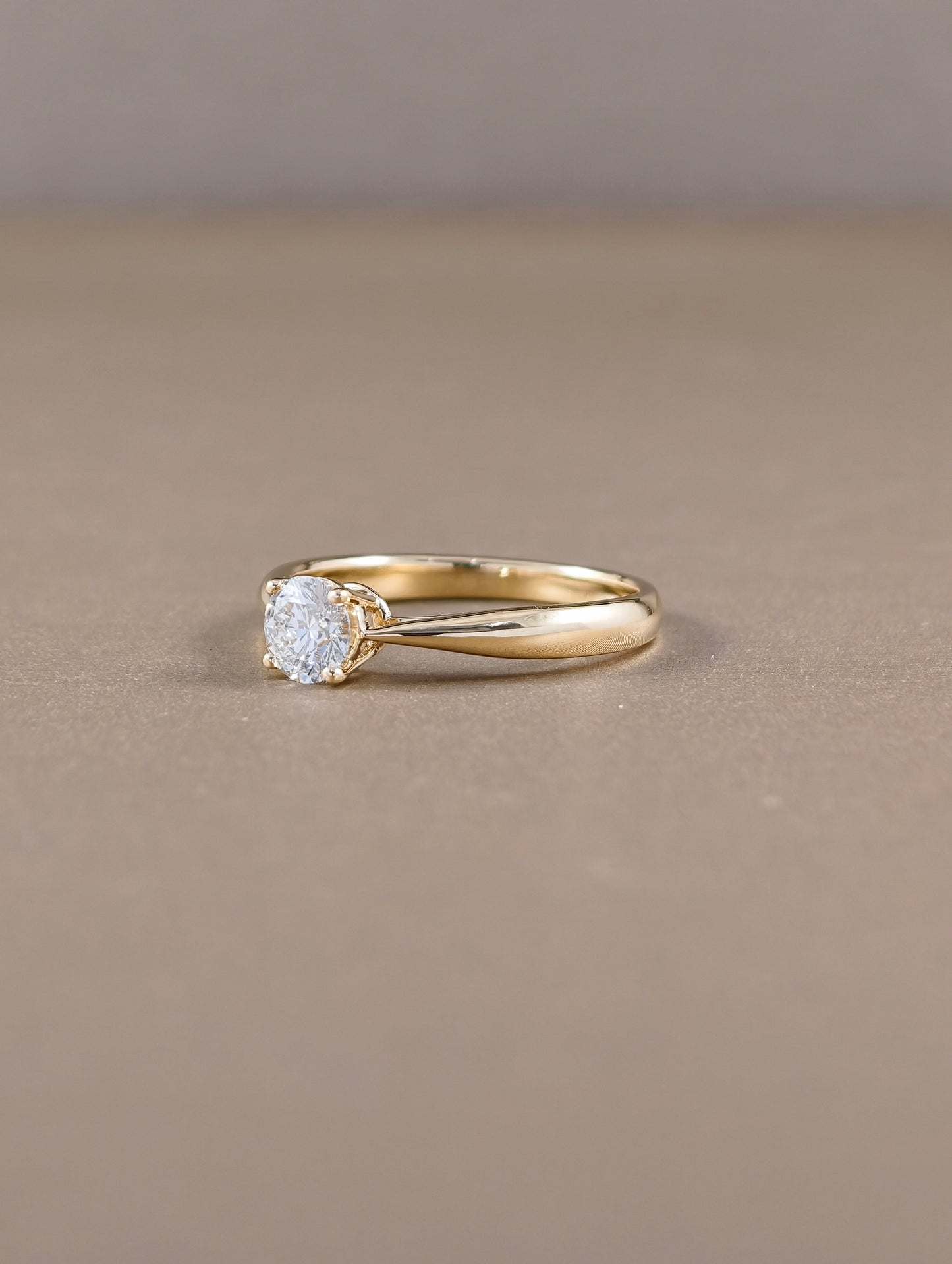 Round Cut Lab Grown Diamond Cathedral Solitaire Ring Yellow Gold Sphere Diamond Thailand