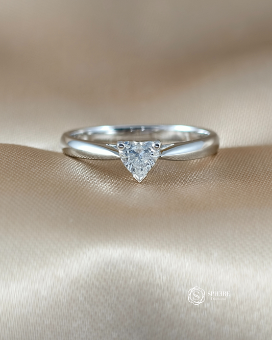 True Love – Minimal Heart Diamond Solitaire