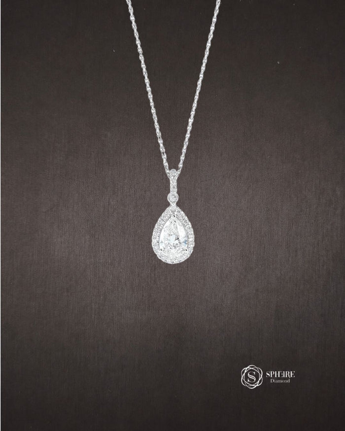 Round cut Diamond Pendant Necklace