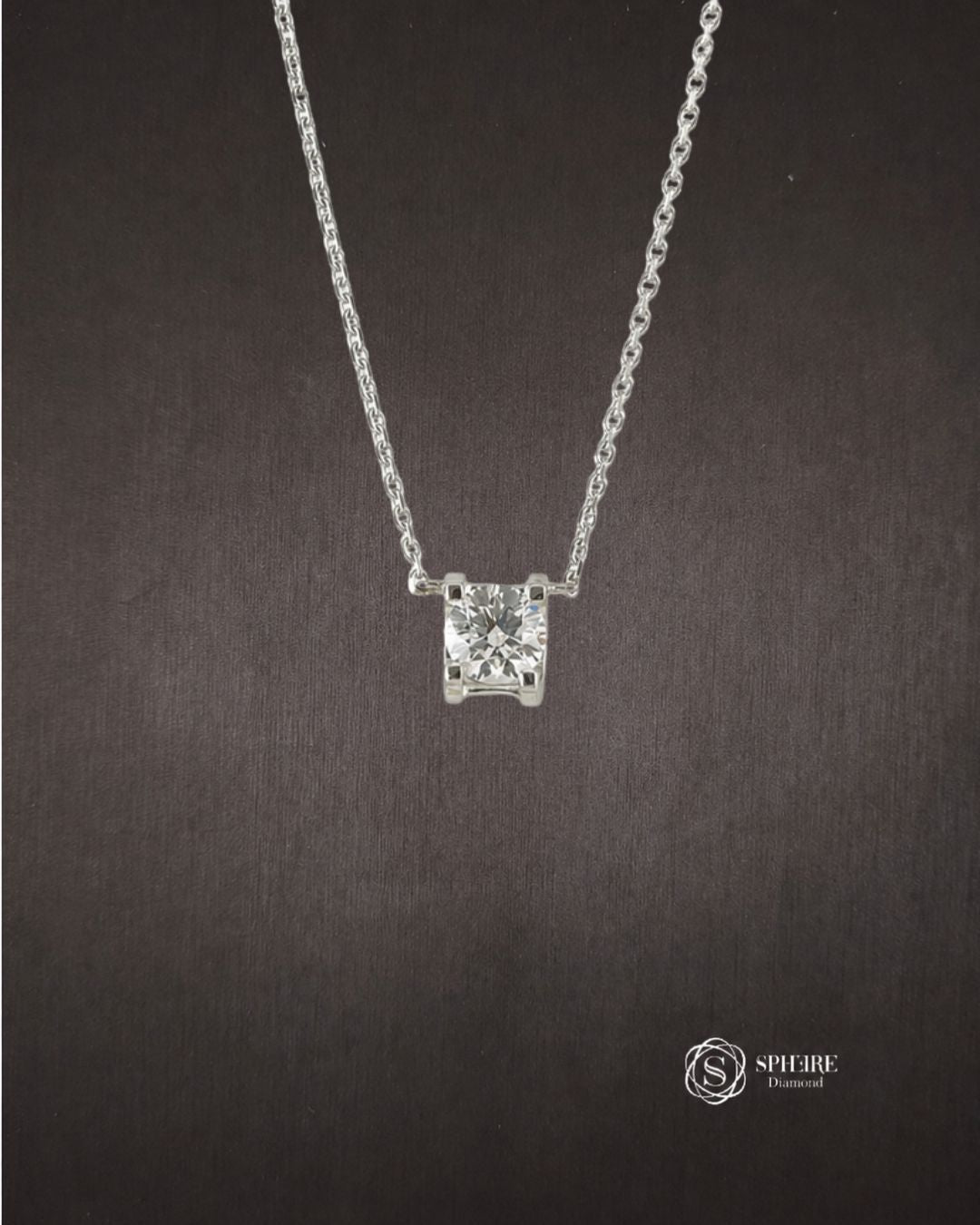 Round cut Diamond Pendant Necklace