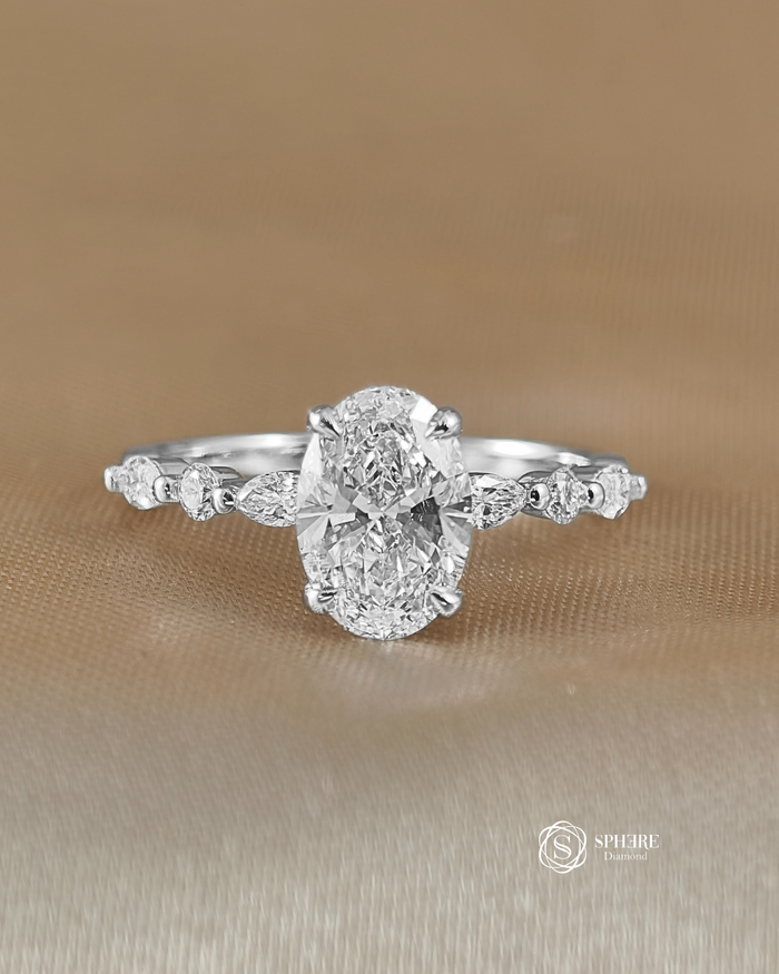 Emily Oval Ring in 18K White Gold Setting