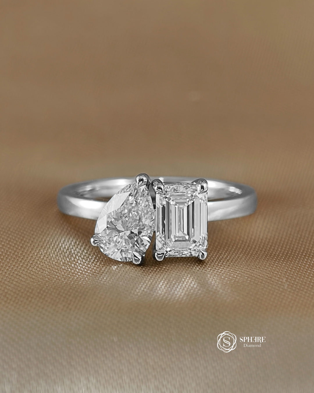 Toi Et Moi Ring : Pear & Emerald