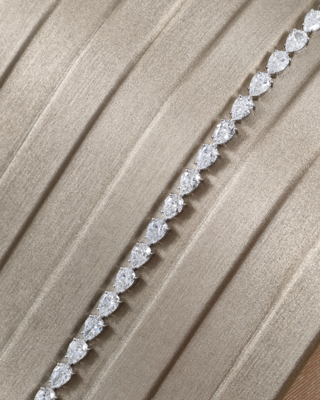 Amorette Heart Cut Lab Grown Diamond Tennis Bracelet Sphere Diamond Bangkok