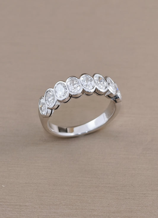 แหวนเพชรแลปทรงรี Half Eternity แบบ Bezel | พร้อมใบรับรอง IGI