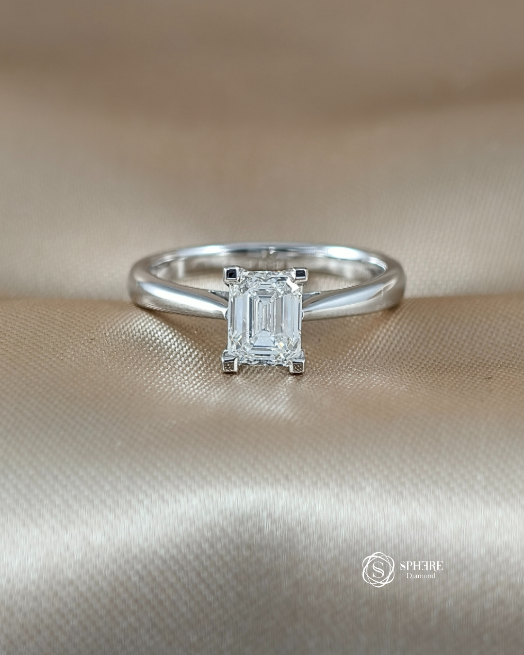 Emerald lab grown diamond V-prong solitaire engagement ring by Sphere Diamond Bangkok | IGI Certified
