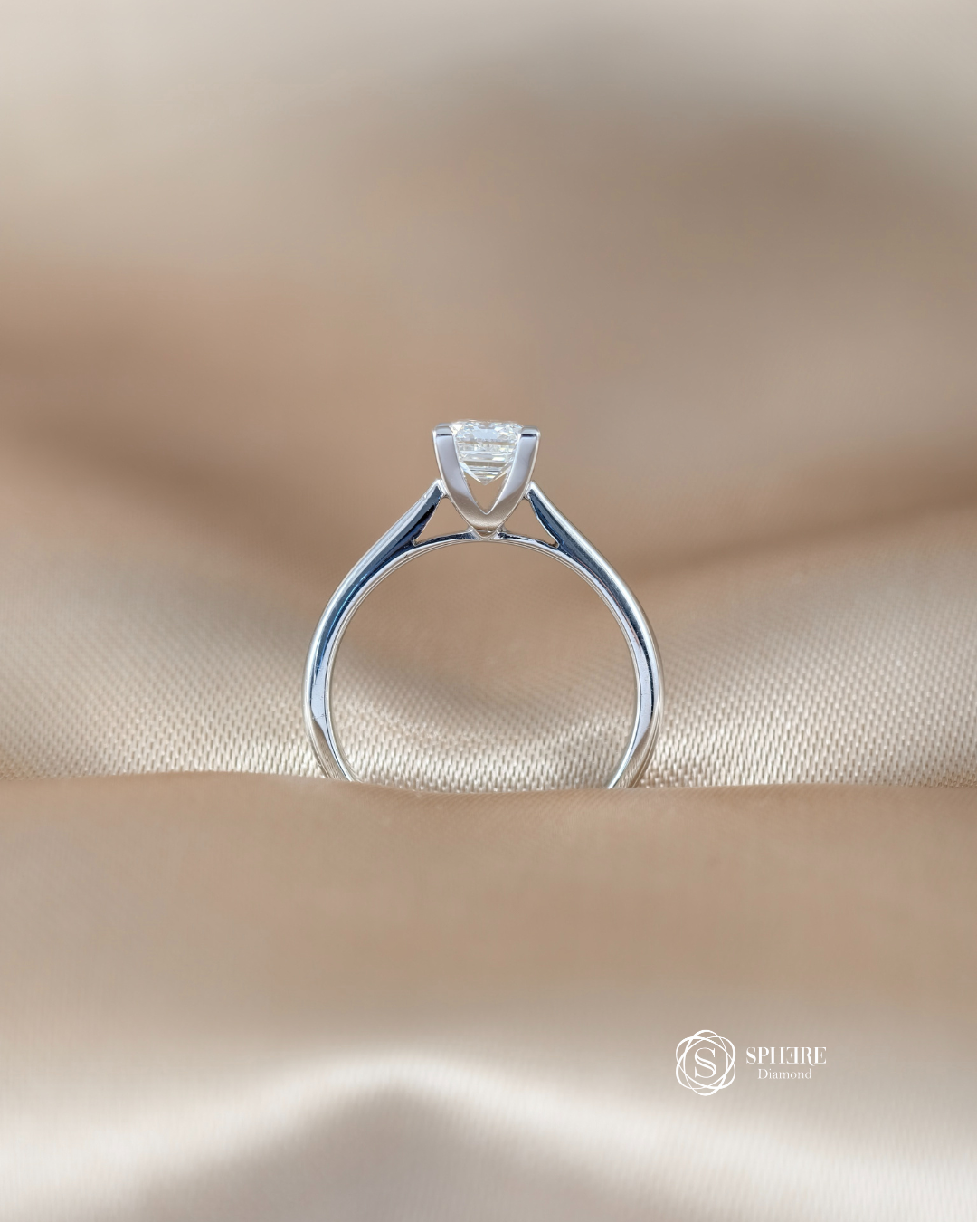 Side profile of emerald lab grown diamond solitaire engagement ring with V-prong setting | IGI Certified