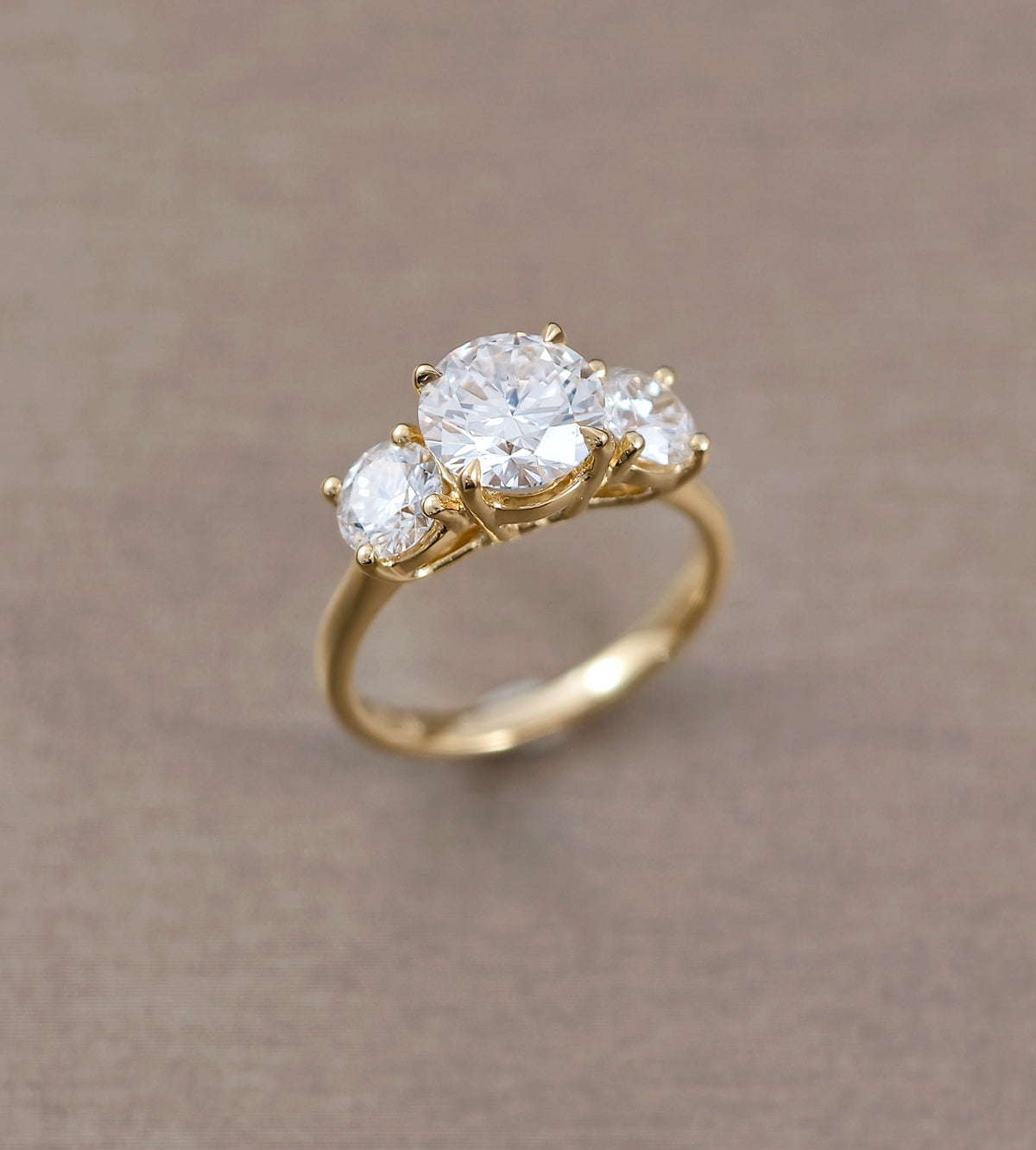 Round Lab Grown Diamond Engagement Ring in Yellow Gold  | IGI Certified