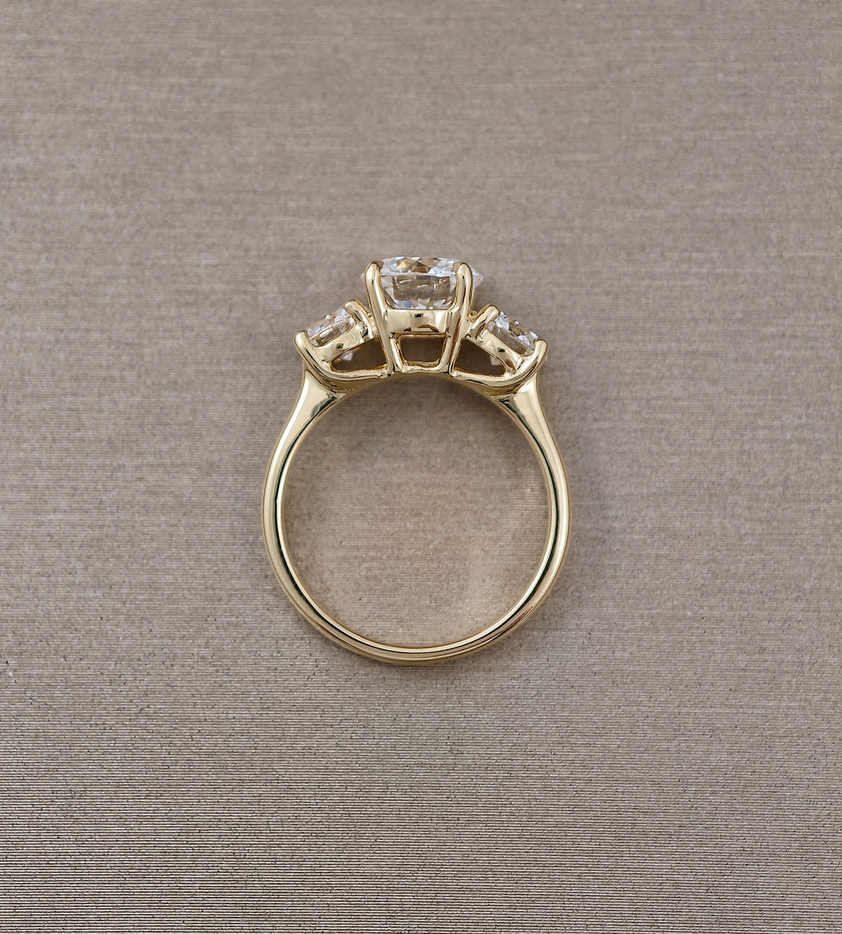 Round Lab Grown Diamond Engagement Ring in Yellow Gold  | IGI Certified