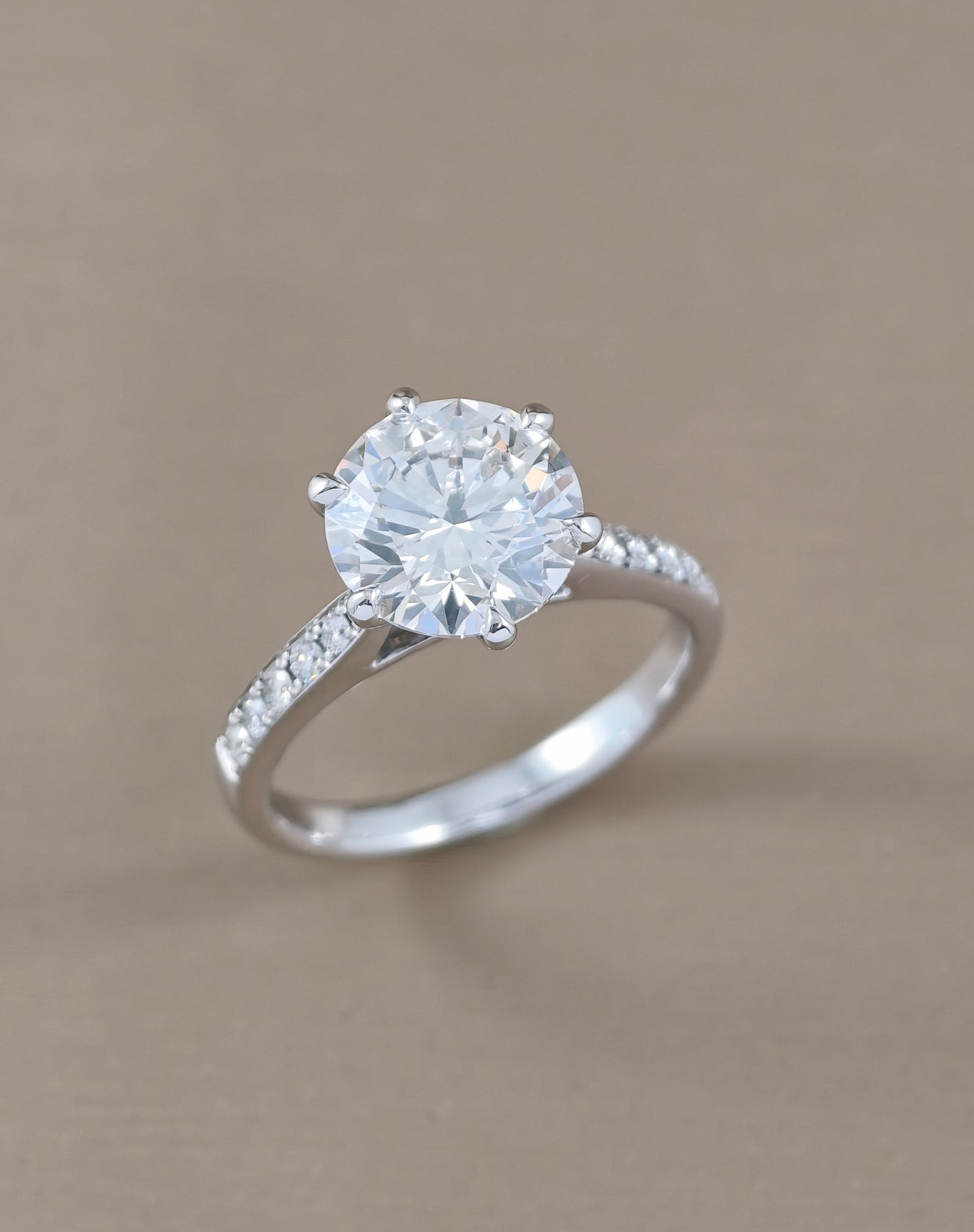 Round Brilliant Lab Grown Diamond Pavé Ring White Gold Sphere Diamond Bangkok