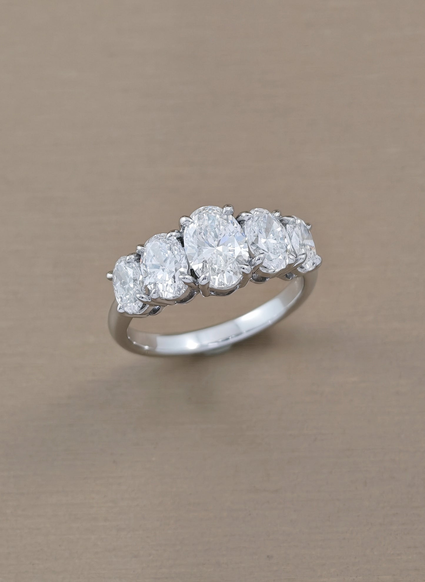 Signature Oval Cut Five-Stone Lab Grown Diamond Half Eternity Ring Sphere Diamond Bangkok