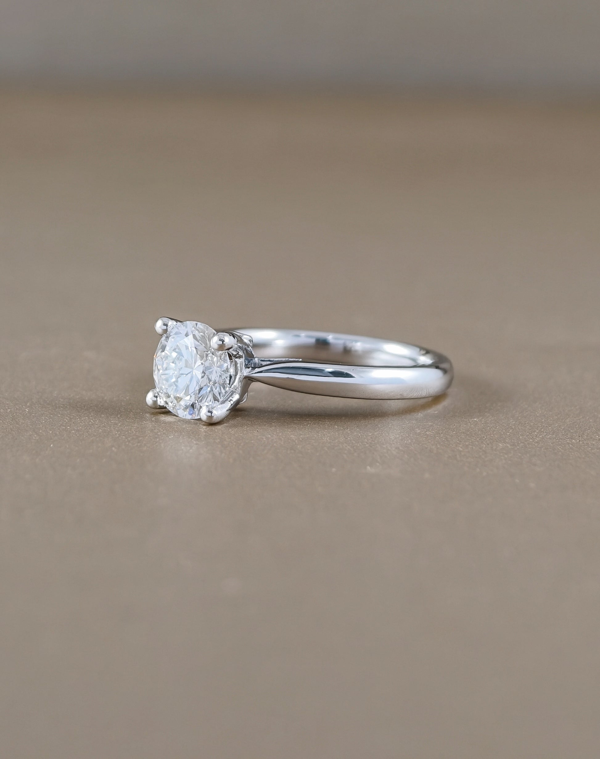round cut diamond ring white godl