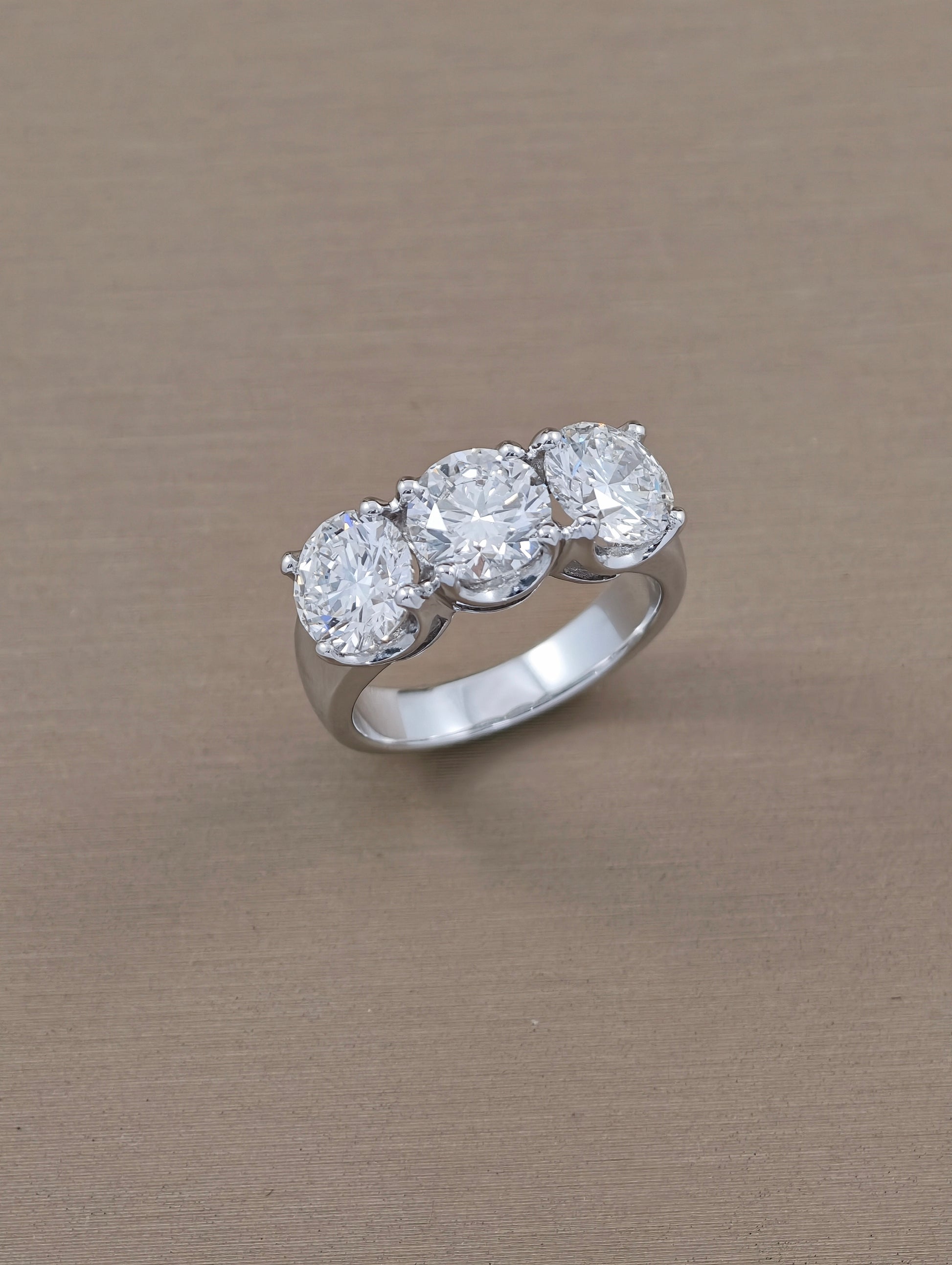 Oval Cut Lab Grown Diamond Five-Stone Wedding Band Bangkok