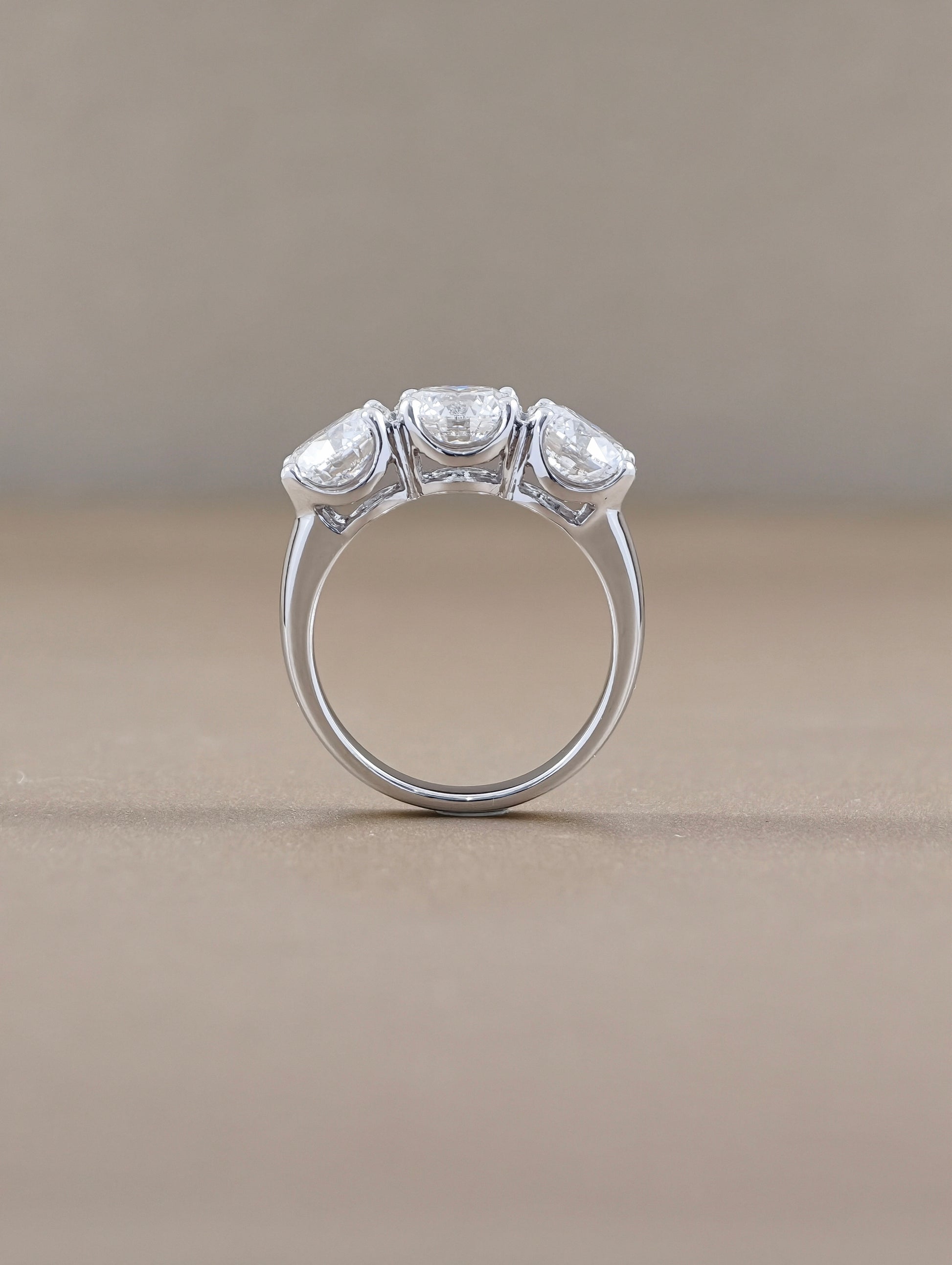 Aria Oval Cut Five-Stone Lab Grown Diamond Half Eternity Ring Sphere Diamond Bangkok