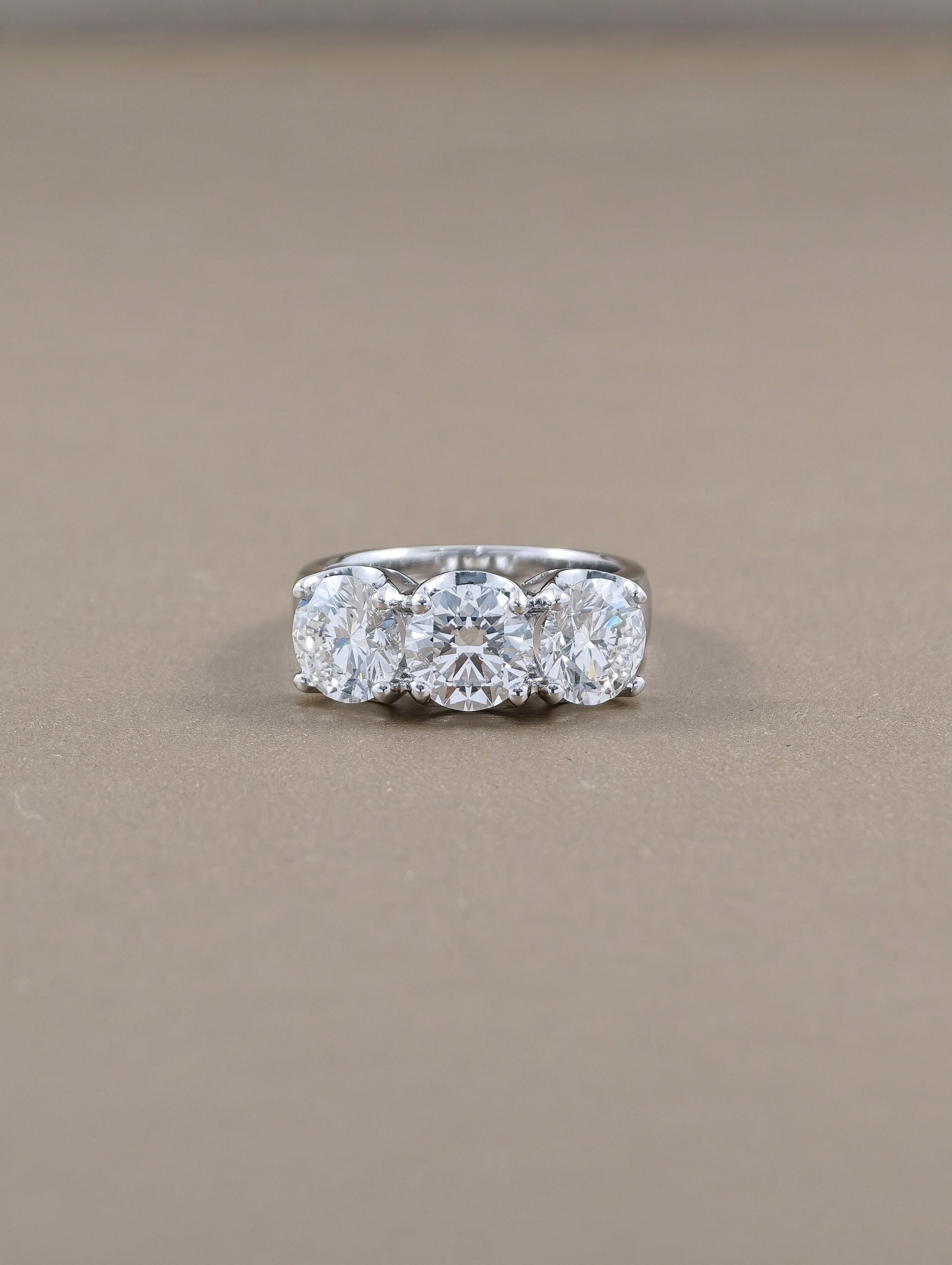 Oval Cut Lab Grown Diamond Five-Stone Wedding Band Bangkok