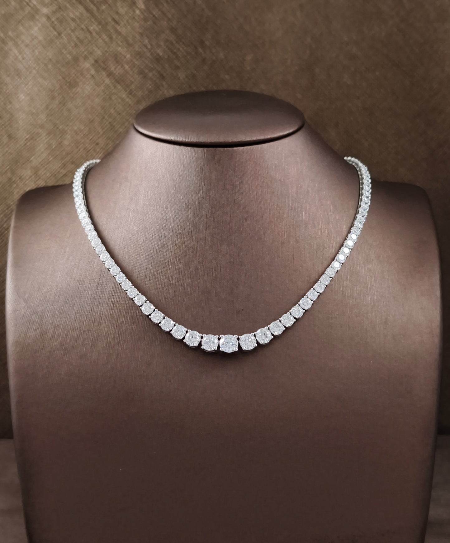 Graduated Round Cut Lab Grown Diamond Necklace Bangkok Thailand