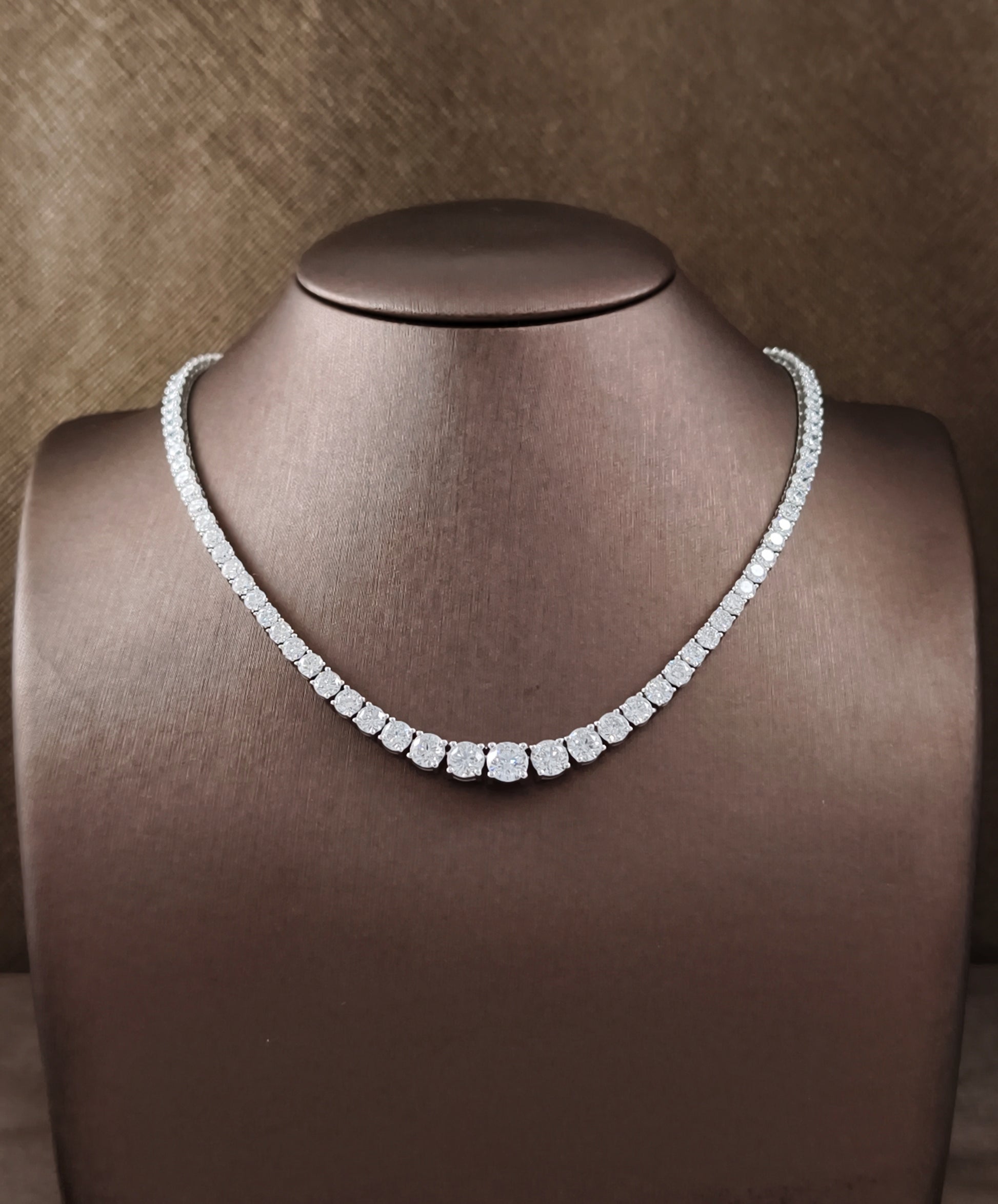 Graduated Round Cut Lab Grown Diamond Necklace Bangkok Thailand