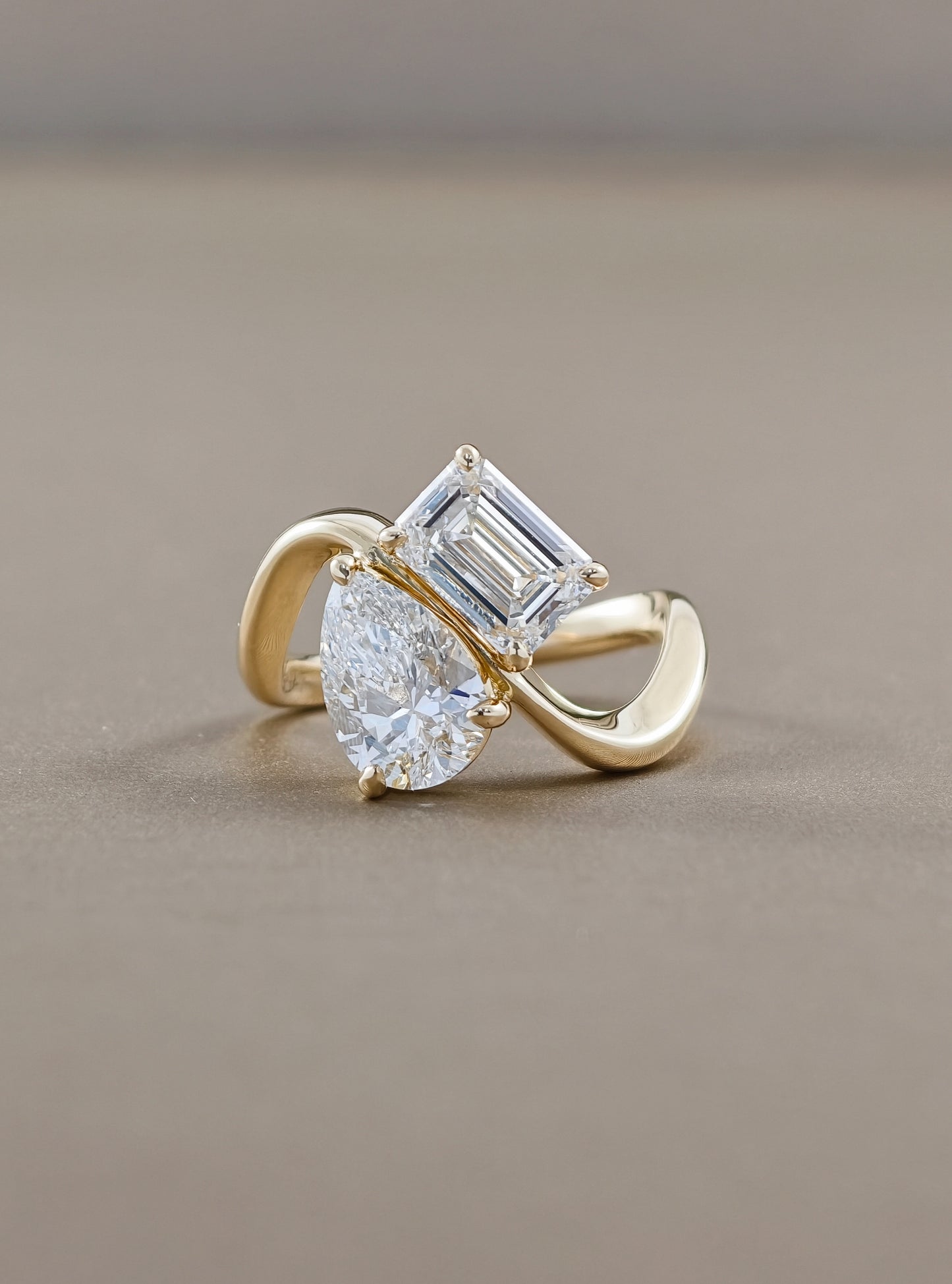 Élan Pear and Emerald Cut Lab Grown Diamond Toi et Moi Ring Sphere Diamond Bangkok