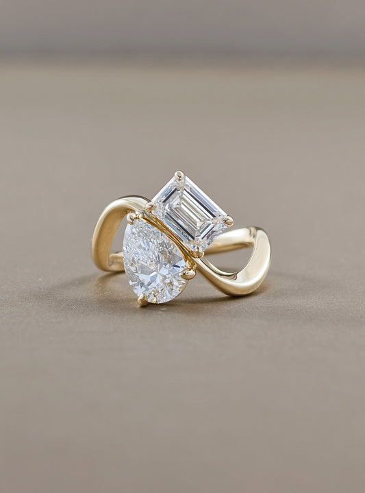 Élan Pear and Emerald Cut Lab Grown Diamond Toi et Moi Ring Sphere Diamond Bangkok