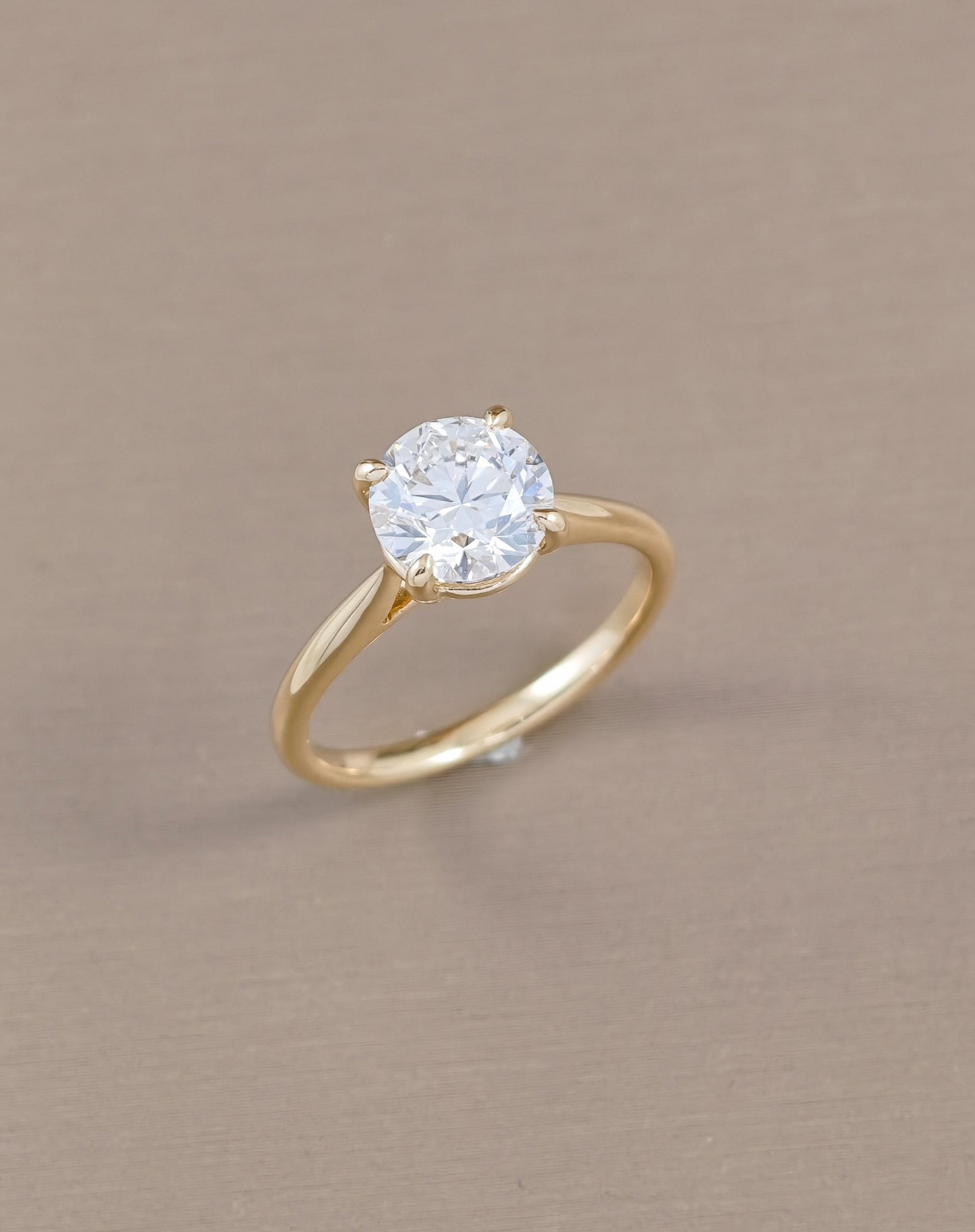 แหวนเพชรแล็บทรงกลม ตัวเรือน Yellow Gold Sphere Diamond Bangkok