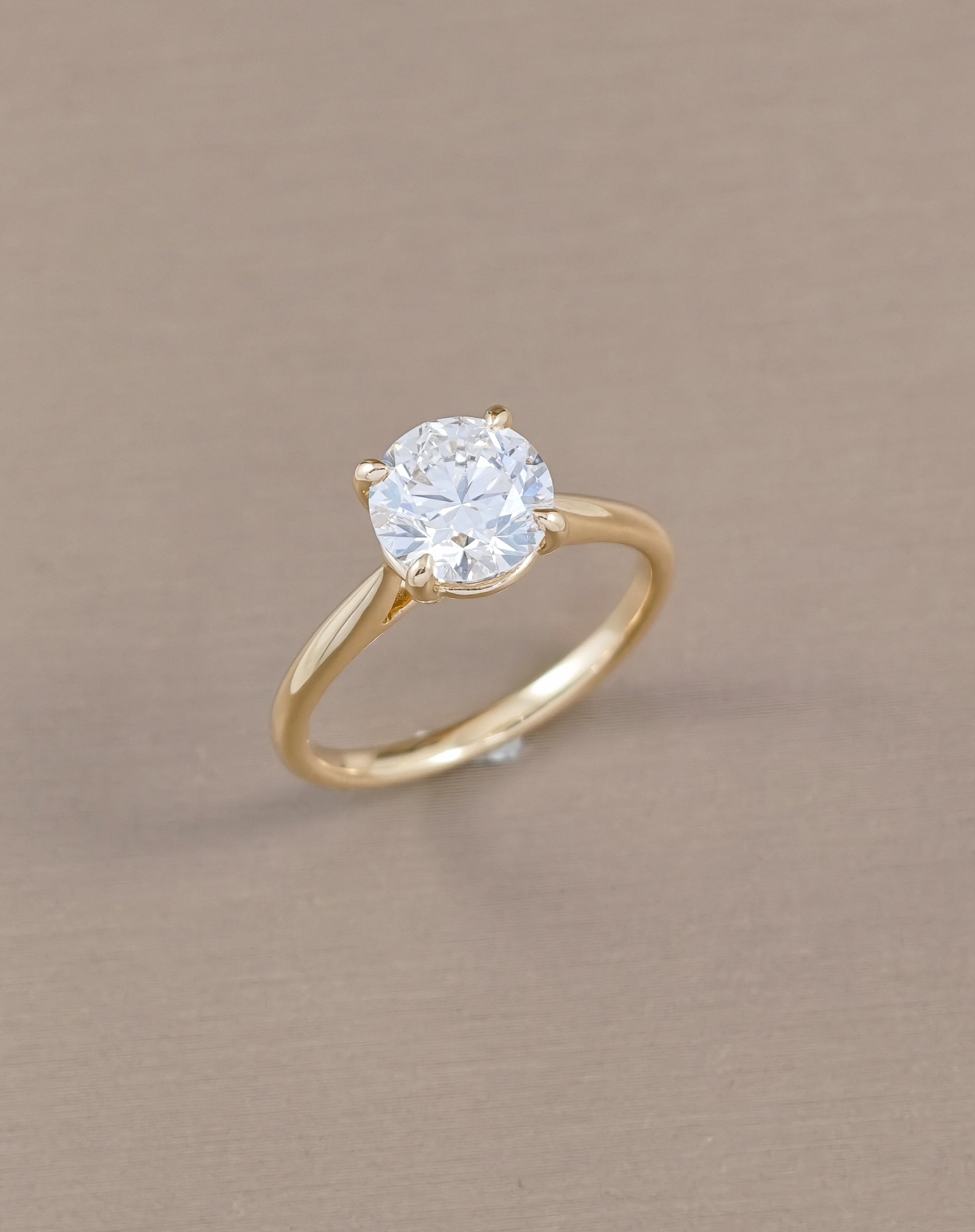 แหวนเพชรแล็บทรงกลม ตัวเรือน Yellow Gold Sphere Diamond Bangkok