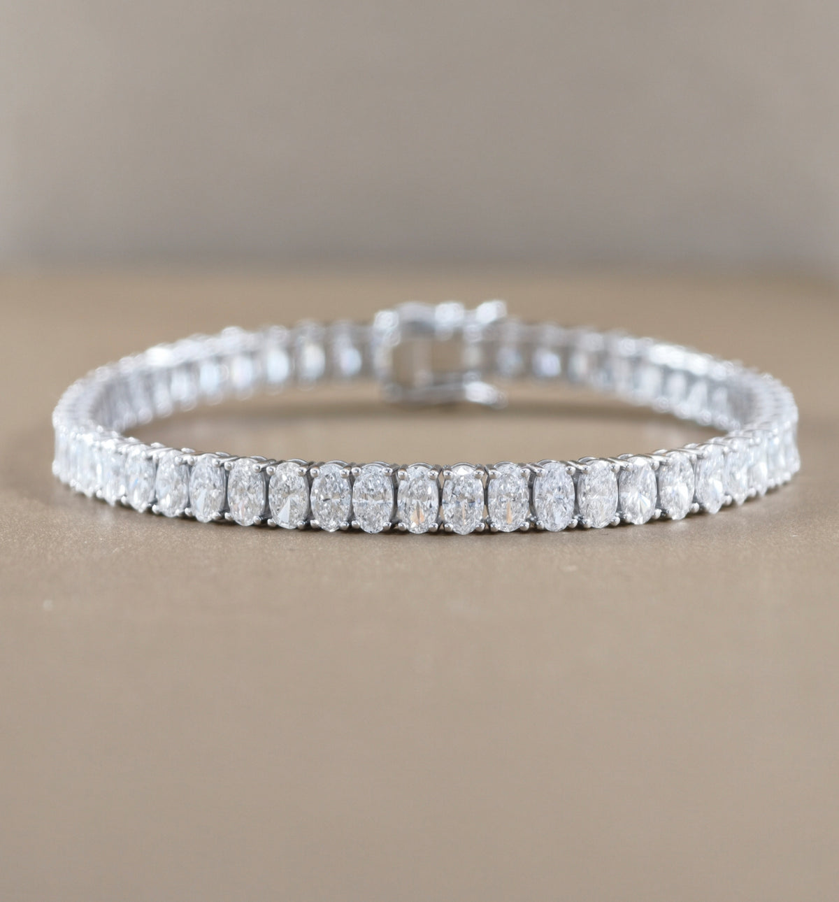 White Gold Oval Diamond Tennis Bracelet close up Sphere Diamond Bangkok
