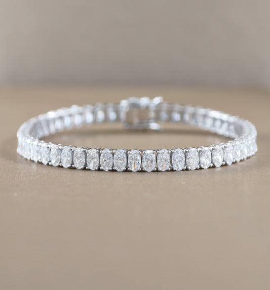 White Gold Oval Diamond Tennis Bracelet close up Sphere Diamond Bangkok
