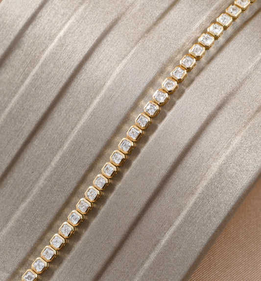 Bezel Set Princess Cut Diamond Bracelet in Yellow Gold Sphere Diamond Bangkok