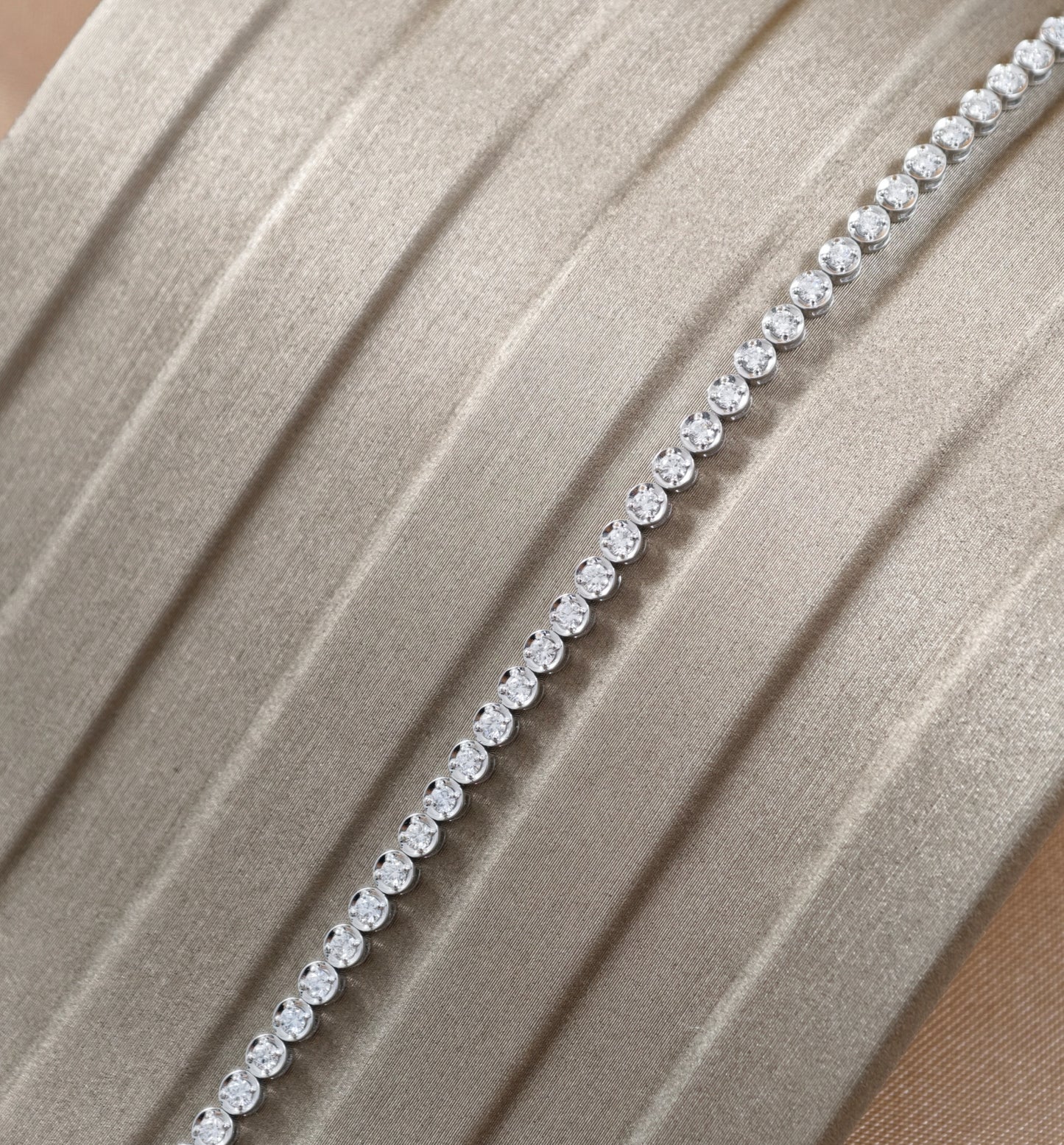 Lumière Double-Row Round Brilliant Lab Grown Diamond Halo Link Bracelet
