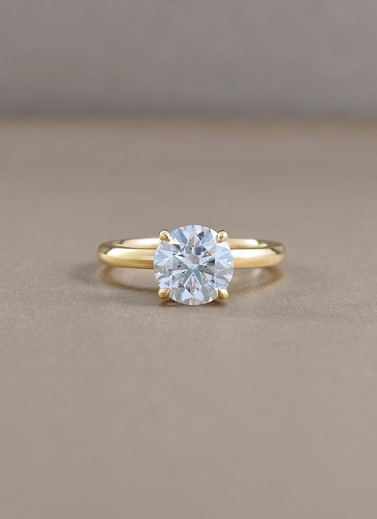 Round cut engagement Ring
