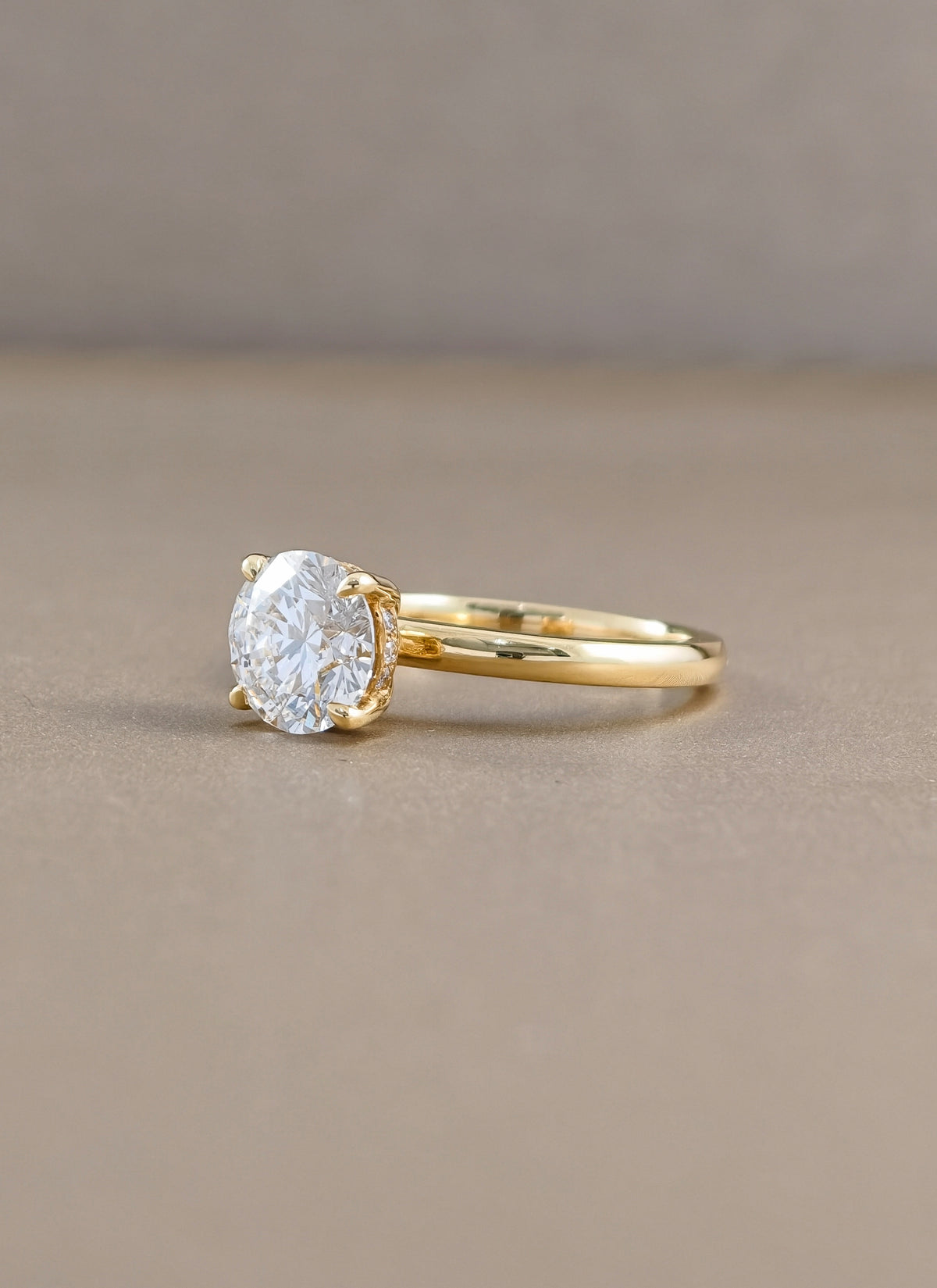 Round cut diamond lab grown engagement Ring 
