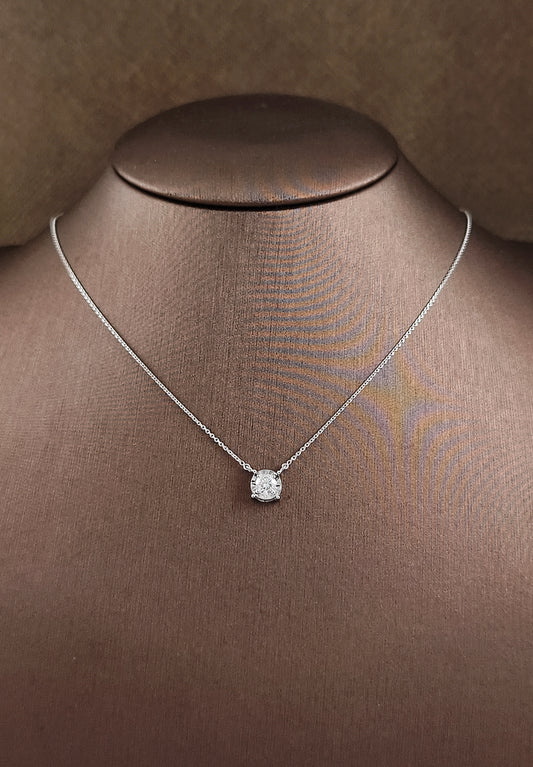 Round Cut Diamond Pendant Necklace