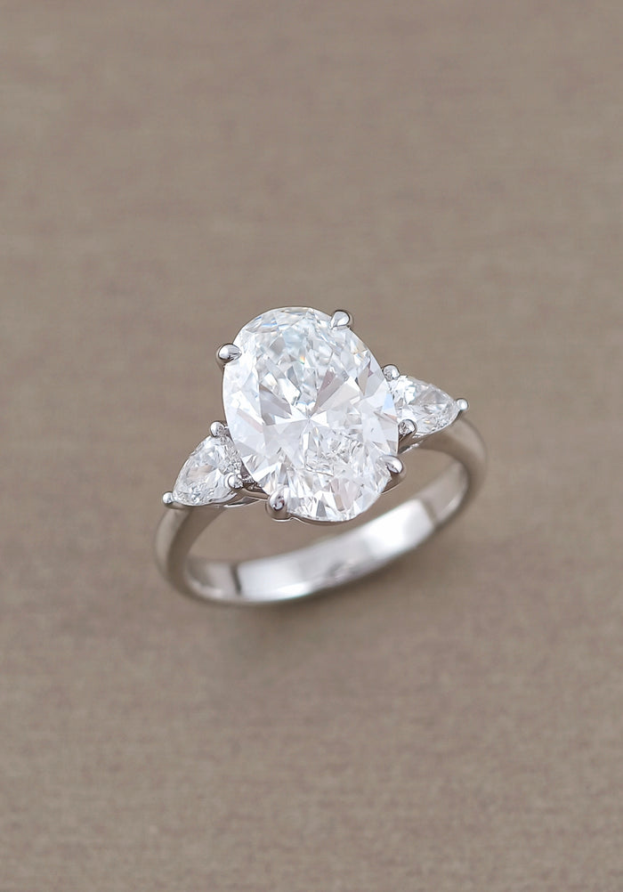 แหวนเพชรแลปทรงรี 3 เม็ด (Three Stone Oval) | Lab Grown Diamond พร้อมใบรับรอง IGI