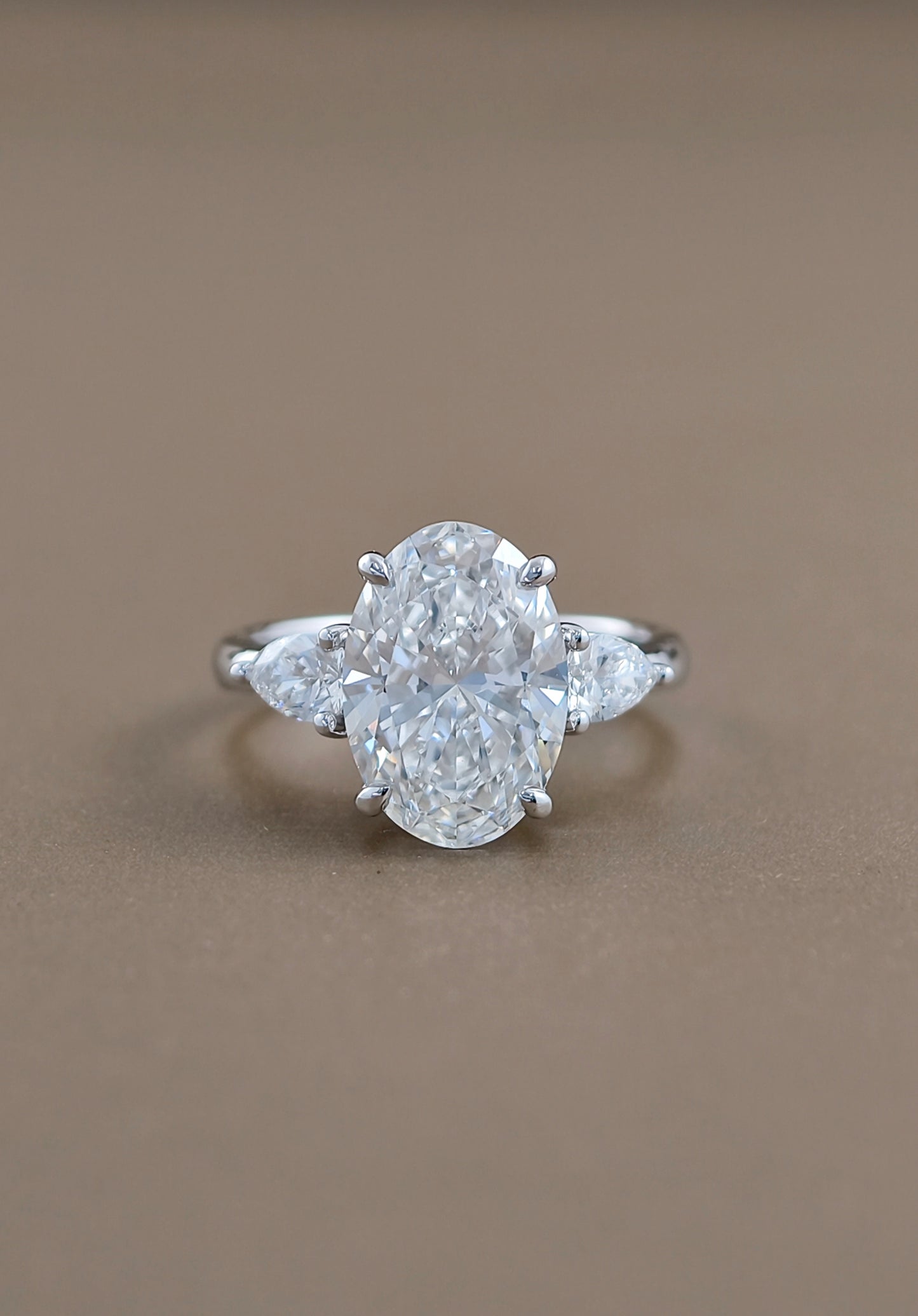 แหวนเพชรแลปทรงรี 3 เม็ด (Three Stone Oval) | Lab Grown Diamond พร้อมใบรับรอง IGI