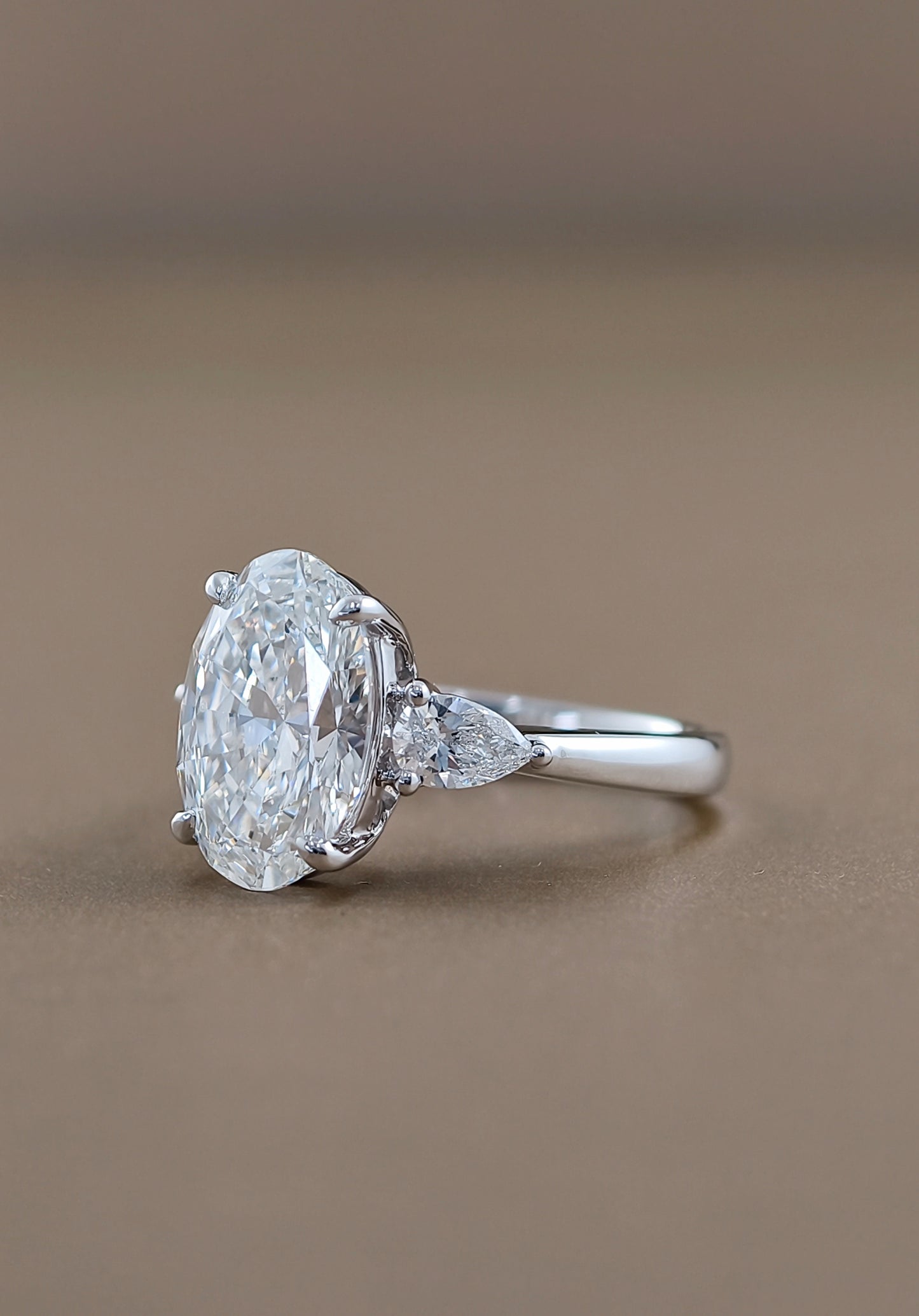 แหวนเพชรแลปทรงรี 3 เม็ด (Three Stone Oval) | Lab Grown Diamond พร้อมใบรับรอง IGI