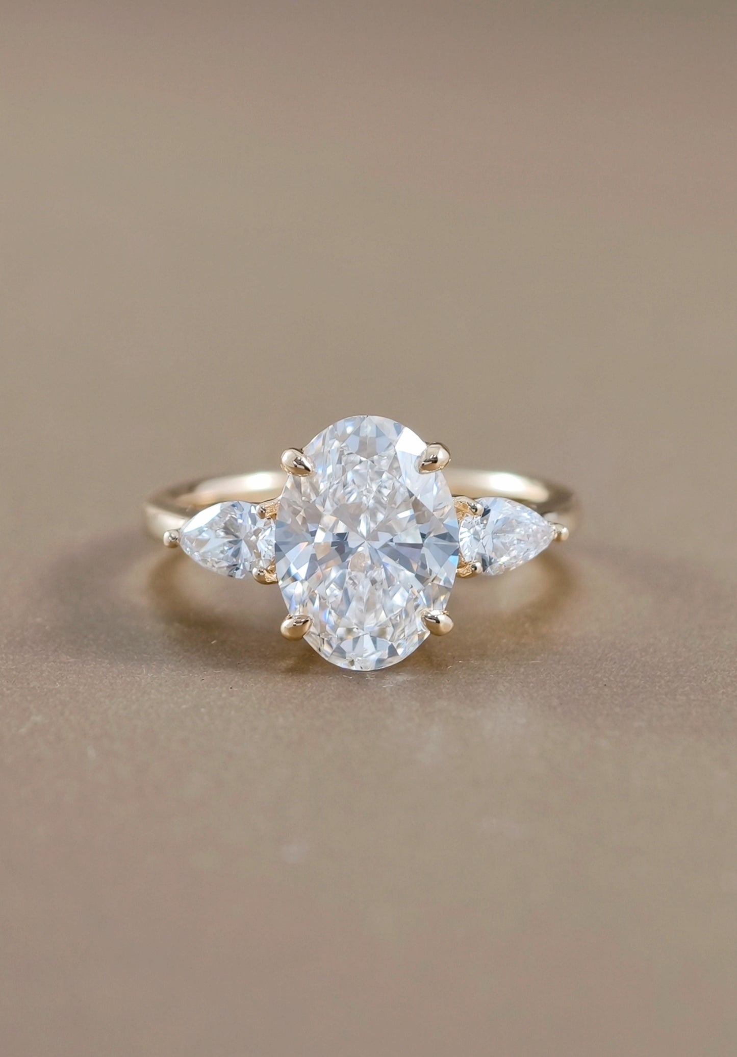 แหวนเพชรแลปทรงรี 3 เม็ด (Three Stone Oval) | Lab Grown Diamond พร้อมใบรับรอง IGI