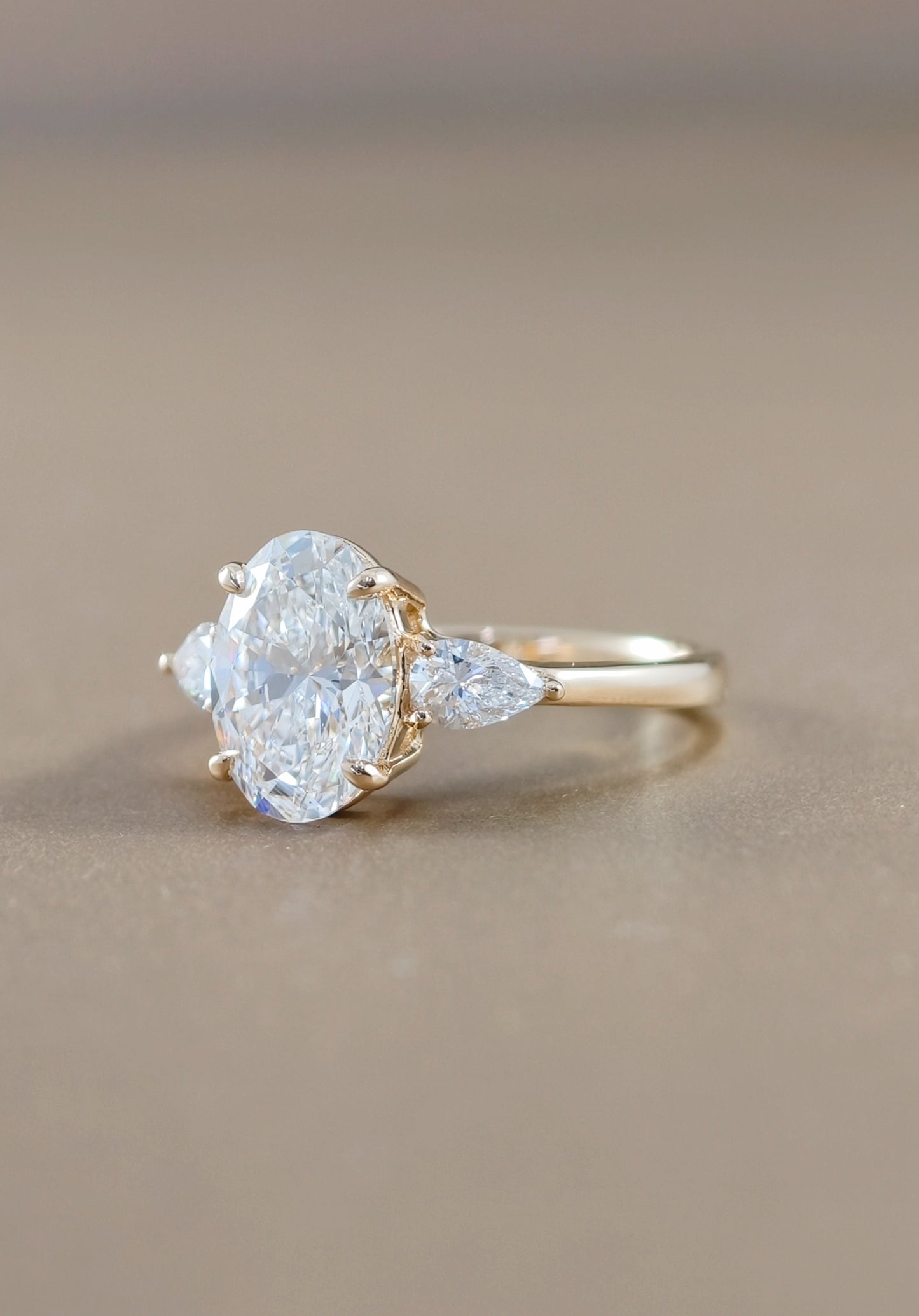 แหวนเพชรแลปทรงรี 3 เม็ด (Three Stone Oval) | Lab Grown Diamond พร้อมใบรับรอง IGI