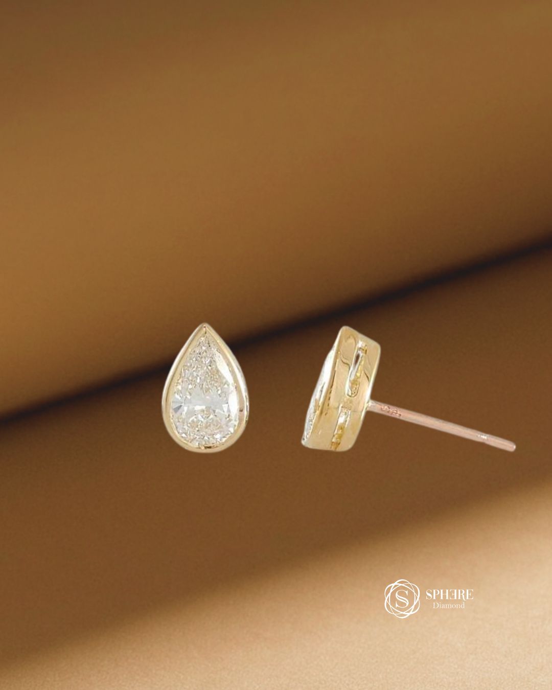 Lumière Pear Bezel Stud Earrings