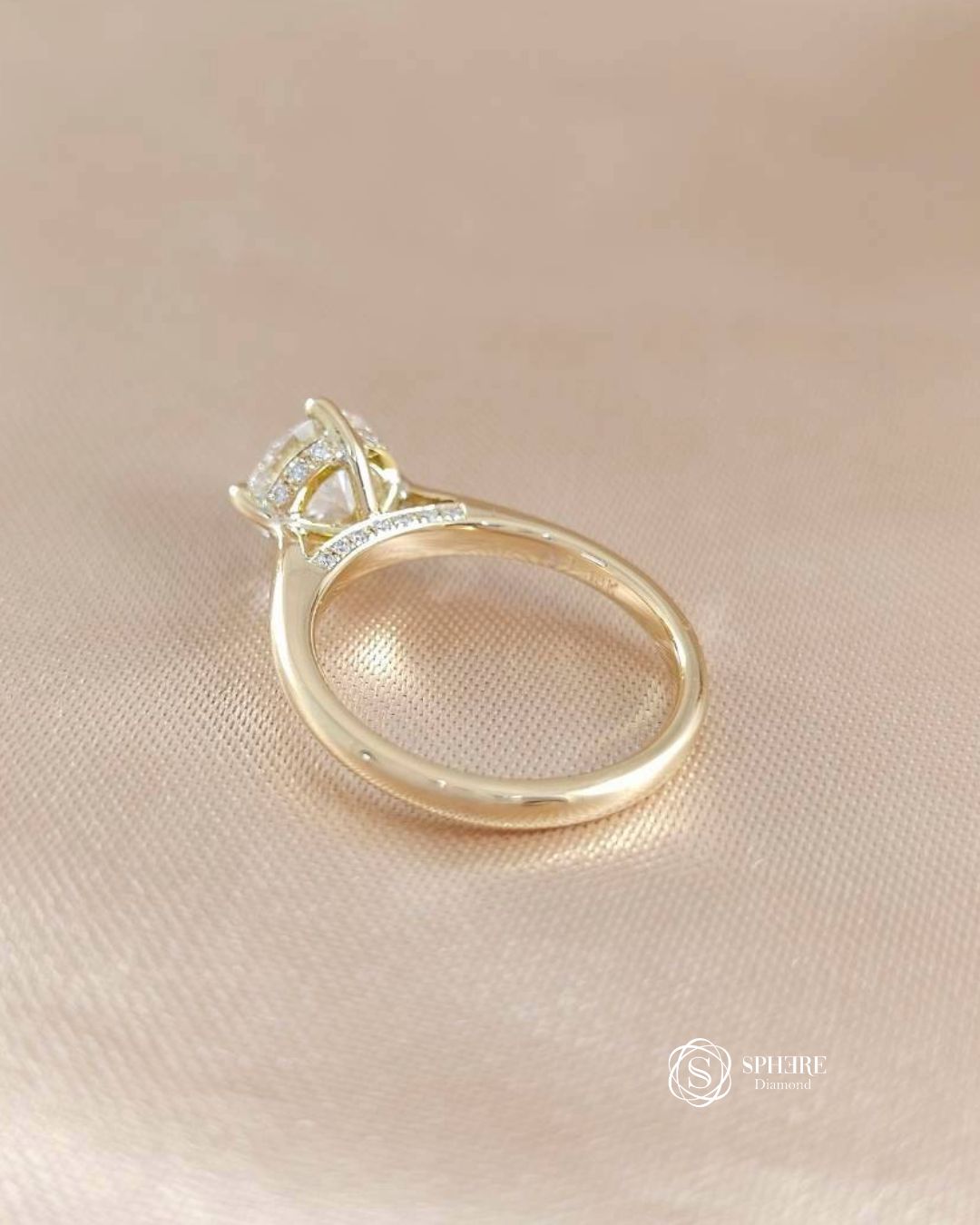 4 Prong Round cut diamond with hidden halo