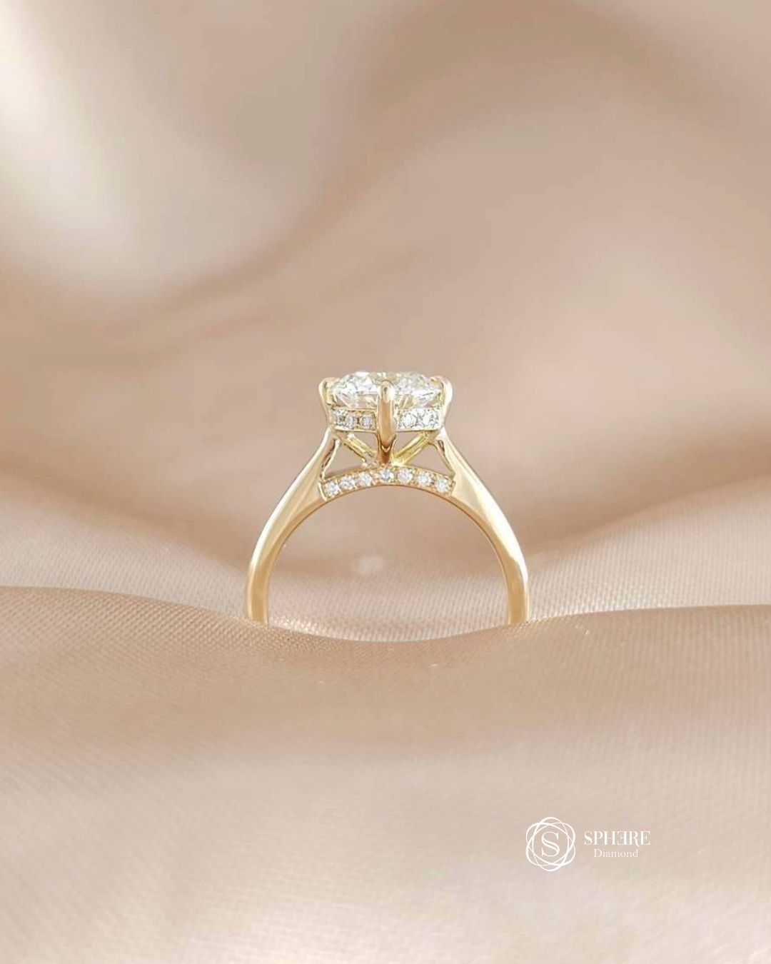 4 Prong Round cut diamond with hidden halo