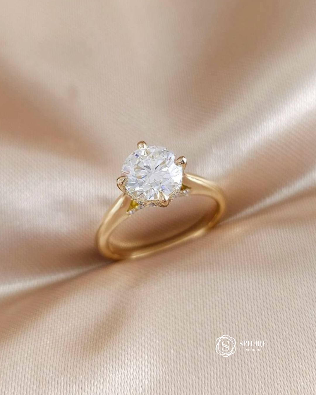 4 Prong Round cut diamond with hidden halo
