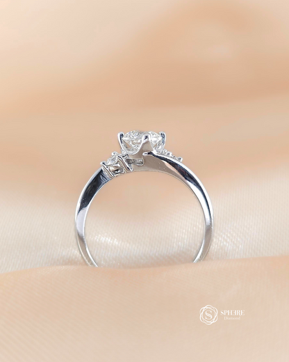 Three Stone Round Cut Ring