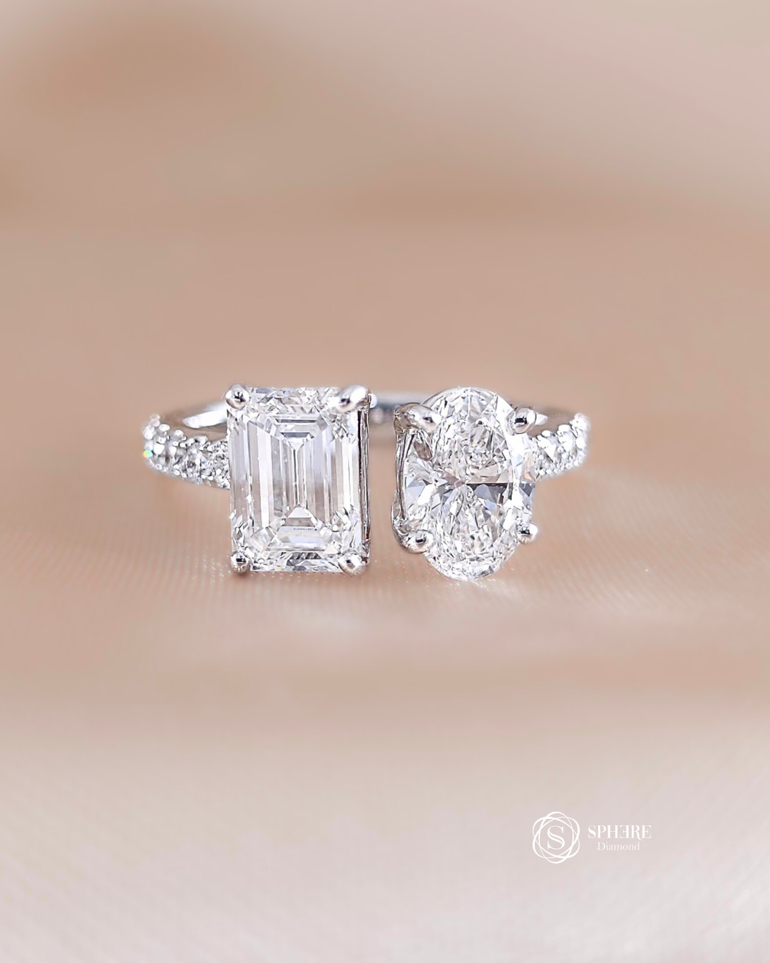 Emerald & Oval Toi et Moi Lab Grown Diamond Engagement Ring | IGI Certified | Sphere Diamond Bangkok